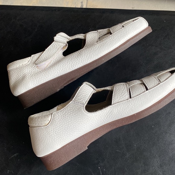 SOFTSPOTS White Pebbled Leather Mary-Janes Super-Comfy Removable Insole Size 10 - Picture 6 of 7